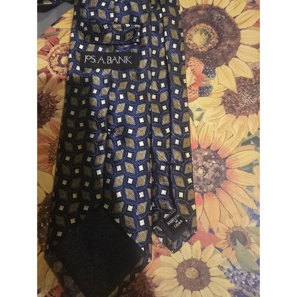 Jos. A. Bank Men's Tie 100% Silk.